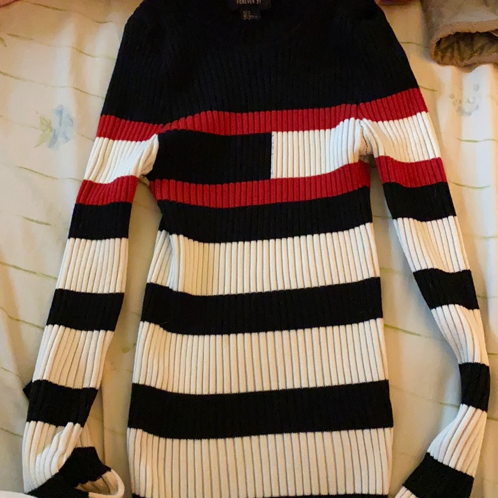 Patterned top red,black and white